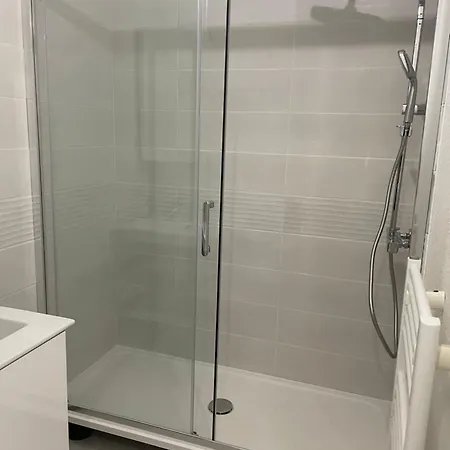 Aux Portes De Lille : Piscine & Balcon